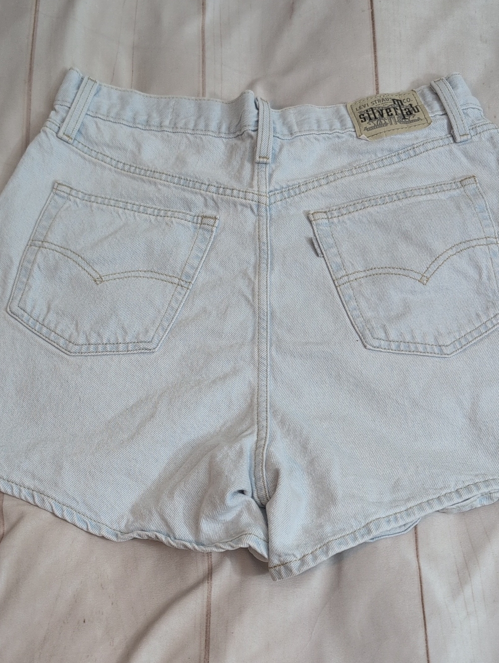 Levi’s SilverTab Mom Shorts Women’s 31 Light Wash High Rise Denim 100% Cotton